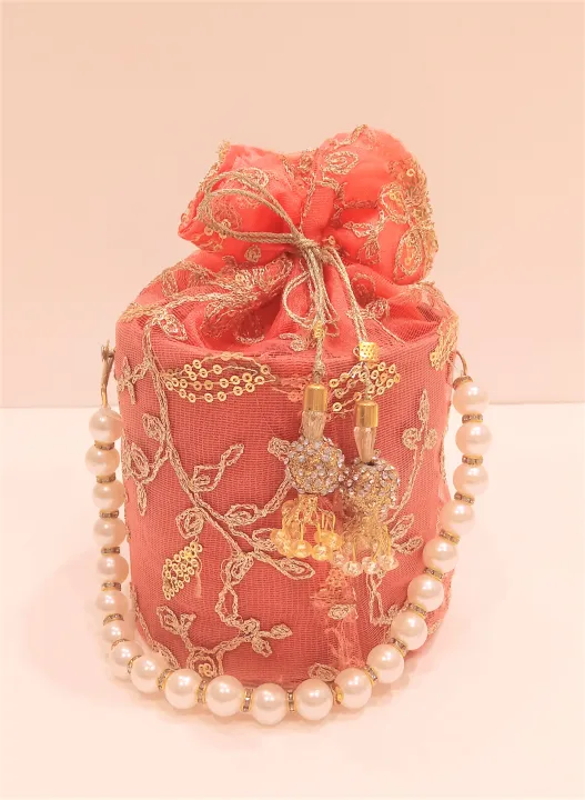 Bridal%20Bag%20Party%20Bag%20Bridal%20Clutch%20-%20Matching%20Mehndi%20Pouch%20for%20Bride%20&%20Bride%20Friends%20-%20Image%206