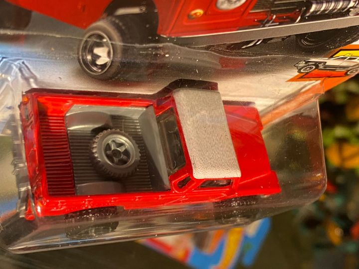 Hotwheels%20Land%20Rover%20Series%20III%20Pickup%20Red%20Diecast%20Metal%20Car%20Toy%20FOR%20KIDS%20111/250%20HW%20Hot%20Trucks%20Series%20-%20Image%204