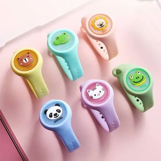 Kids%20Mosquito%20Repellent%20Watch%20Lightweight%20Natural%20Mosquito%20Repellent%20Bracelet%20-%20Image%204