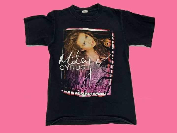 2009 Miley Cyrus Wonder World Concert Tour (Med) T-Shirt Hannah Montana - Small