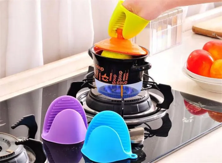 1%20pc%20silicon%20oven%20mitts-Thickened%20Mini%20Oven%20Gloves-%20Glove%20Pot%20Holder-%20Silicone%20Heat%20Resistant%20Pot%20Holder-Pinch%20Grip%20Bowl%20Clips-%20Kitchen%20Gloves%20Tools-silicon%20pot%20holder%20pair%20-%20Image%205