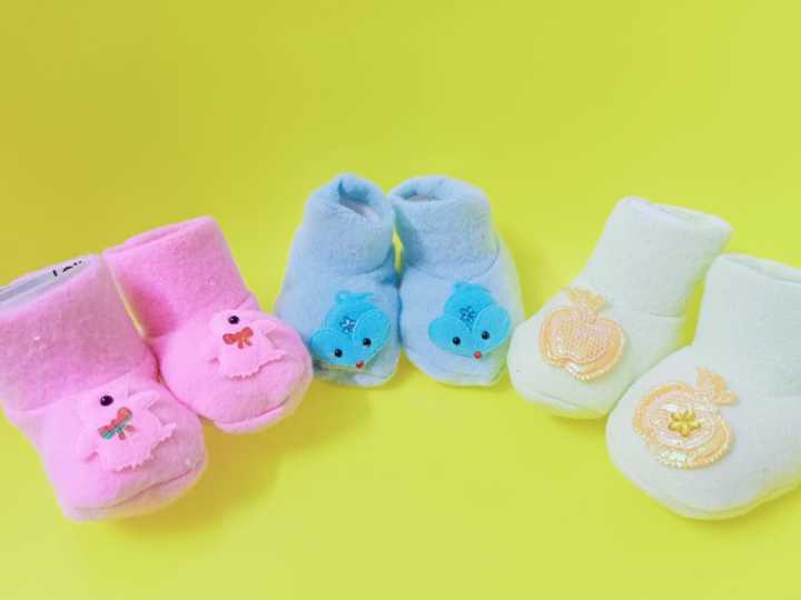 Pack%20of%203%20Pairs%20Infant%20newborn%20Babies%20Shoes%20/%20Socks%20Type%20Booties%20/%20Fancy%20Socks%20In%20Multicolour%20-%20Image%202