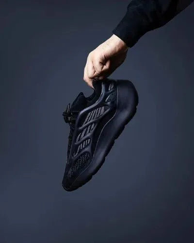 Yeezy%20700%20V3%20Shoes%20-%20Image%202