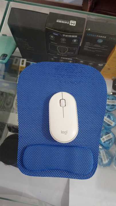 Mouse%20Pad%20with%20Wrist%20Support%20Rest%20%E2%80%93%20Comfortable%20Non-Slip%20Computer%20Mouse%20Mat%20Ergonomic%20plus%20RGB%20keyboard%20-%20Image%206