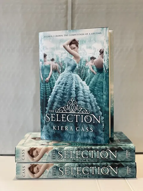 The%20Selection%20Novel%20by%20Kiera%20Cass%20%7C%20The%20Selection%20#1%20-%20Image%202
