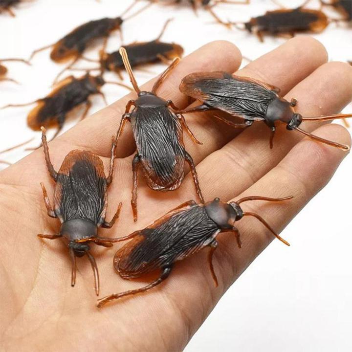 2Pcs Halloween Gadget Plastic Cockroaches Joke Decoration Rubber Toy Gags Practical Jokes Toys Plastic Bugs Cockroach