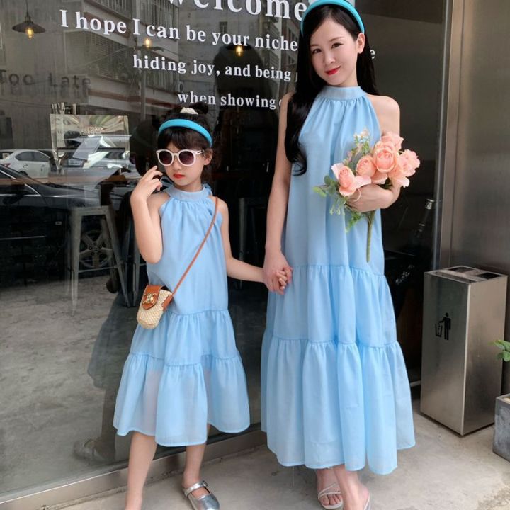 Bailu Zhang Bichen Mai Xiaodeng with the same halterneck parent-child summer dress mother and daughter beach skirt French long skirt