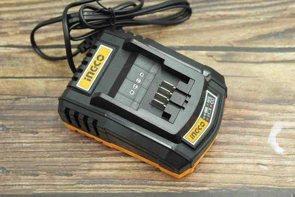 Ingco%20Fast%20intelligent%20charger%20for%20Lithium-Ion%20battery%20pack%2020V%20-%20Image%203