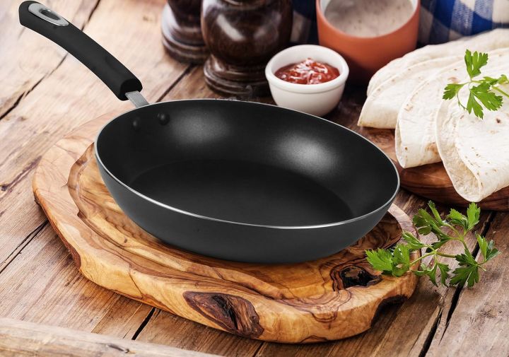 Utopia%20Kitchen%20Nonstick%20Frying%20Pan%20Set%20-%203%20Piece%20Induction%20Bottom%20-%208%20Inches,%209.5%20Inches%20and%2011%20Inches%20(Grey-Black)%20-%20Image%205