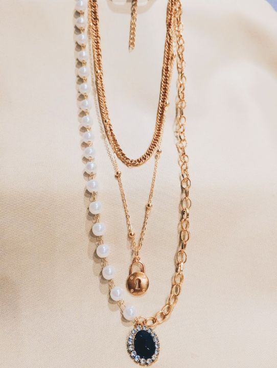 Elegant%20Multi%20Layered%20Chains%20Designer%20Chokar%20Necklace%20with%20Pendants%20-%20Image%202