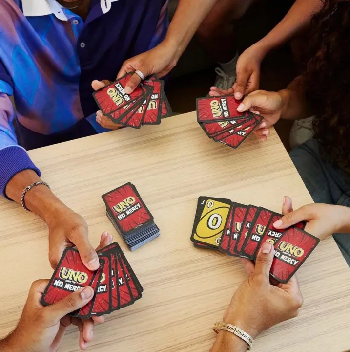 ONO%20Cards%20_%20UNO%20Deluxe%20Family%20Card%20Game%20-%20Image%205