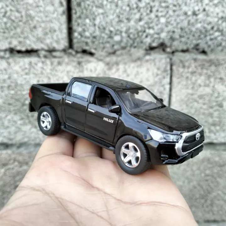 1:36%20Scale%20Toyota%20Revo%20Hilux%20(Vego%20Dala)%20Diecast%20Model%20Car%20(premium%20quality%20diecast%20Model)%20-%20Image%204