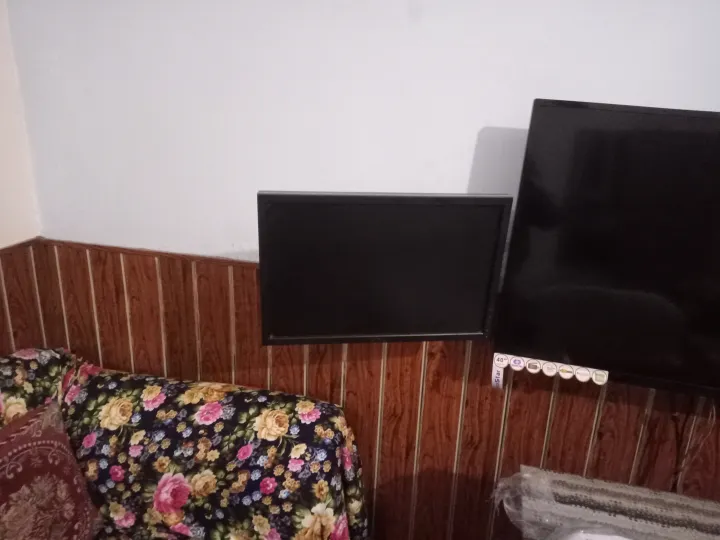 Imported%2014%20Inch%20To%2042%20Inch%20Universal%20LCD%20LED%20TV%20Adjustable%20Wall%20Bracket%20Wall%20Mount%20Wall%20Stand%20Movable%20Wall%20Bracket%20Wall%20Mount%20Wall%20Stand%20Corner%20Wall%20Bracket%20Mount%20Stand%20Moving%20Wall%20Bracket%20Mount%20Stand%20360%20degree%20rotateable%20-%20Image%203