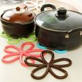 Safdar Mart- 1 Pc Kitchen Table Mat Anti Slip Silicone Plum Blossom Shape Dining Table Pot Pad Heat Proof Heat Insulation Placemat (Multicolor). 