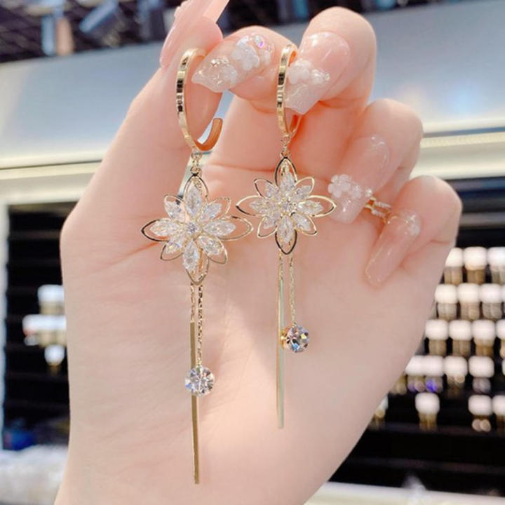 Lightweight Flower earrings Delicate Handmade Floral Fringe earrings Hypoallergenic Dangling White earrings for Casual wear Party accessory Summer fashion Wedding jewelry Gift for girls