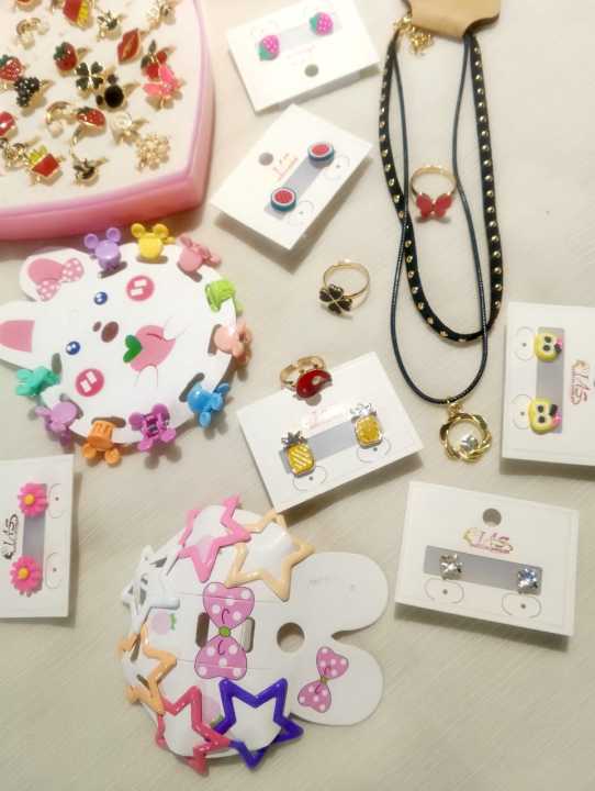 Jewelry%20Gift%20Pack%20Bag%20%7C%20Eid%20Birthday%20Anniversary%20Pack%20for%20Her%20%7C%20Elegant%20Mixed%20Fancy%20Jewelry%20Items%20for%20Kids,%20Girls,%20&%20Women%20%7C%20Perfect%20for%20Gifting%20-%20Image%203