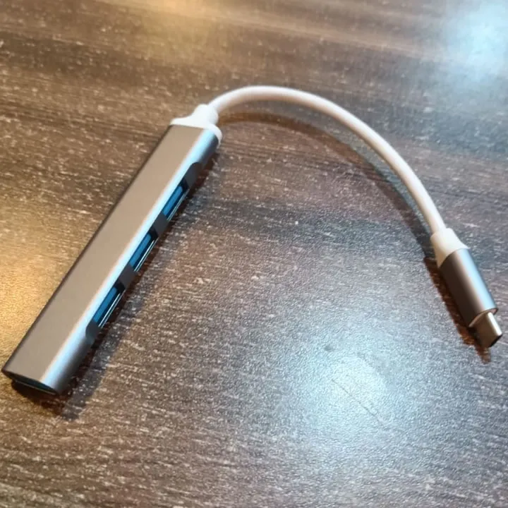 Type%20C%20USB%20Hub%20-%204%20Ports%20-%20USB%20C%20Hub%20for%20Mobile%20Phone%20/%20Laptop%20-%20Image%202