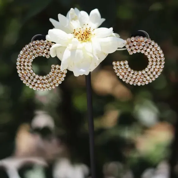 Rainbow%20Pearlescent%20Round%20Hoop%20Earrings-%20Earrings%20for%20Girls%20Stylish%20-%20Image%208