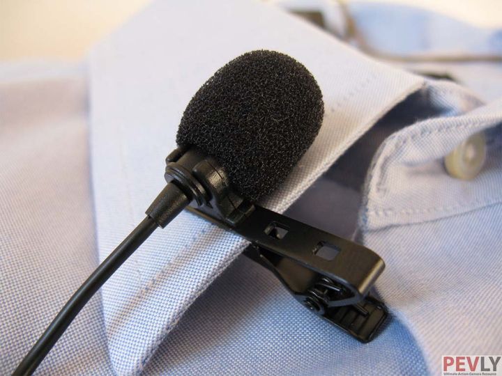 Mobile%20Mic%20For%20Youtube%20Videos%20Bolymic%20Ultra%20HD%20Voice%20Recording%20Lapel%20Clip%20on%20-Tie%20Mick%203.5mm%20Jack%20Wired%20Microphone%20-%20Image%204