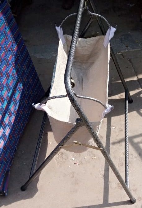 Born%20Baby%20Folding%20Swing%20Cradle%20in%20Color%20with%20Free%20Cloth%20-%20Image%203