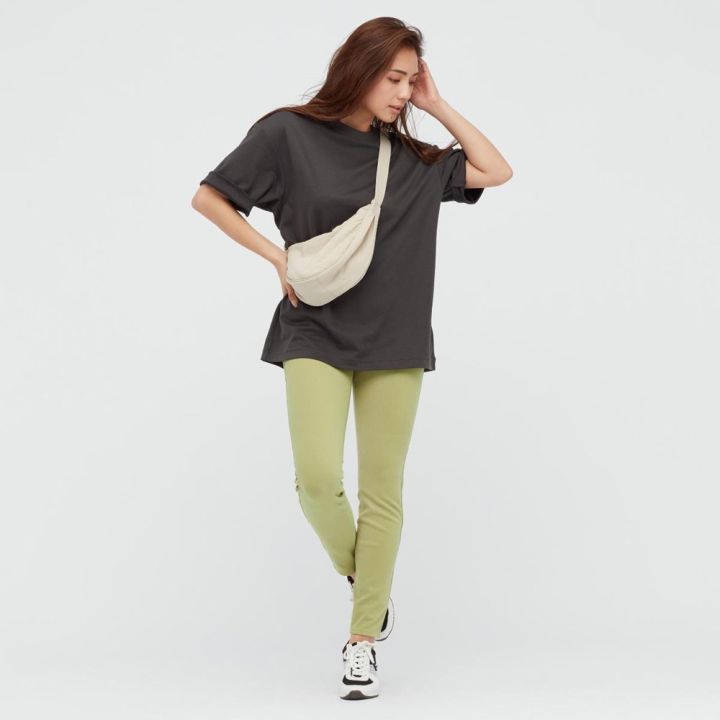 Dumpling%20Bag%20Nylon%20Crossbody%20Bag%20Uniqlo%20Unisex%20Fashion%20Messenger%20Bag%20Waterproof%20Shoulder%20Bag%20with%20Adjustable%20Strap%20-%20Image%209