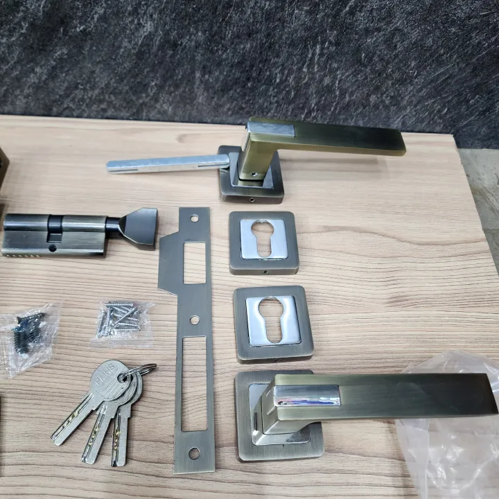 Door%20Lock%20with%20Large%20Machine%20%7C%20Durable%20%7C%20High%20Quality%20%7C%20Long%20Lasting%20-%20Image%204