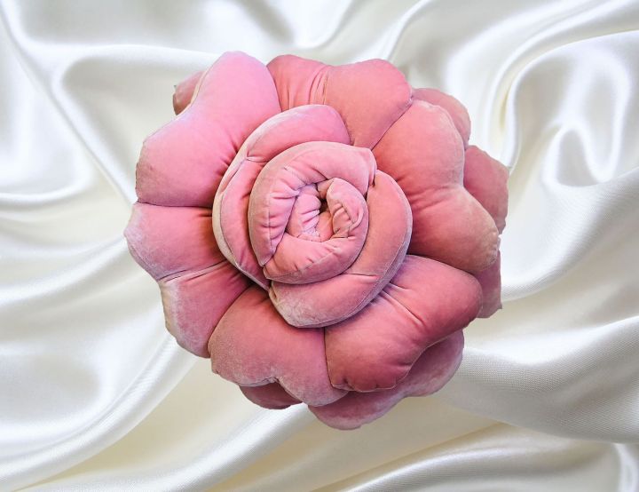 Velvet%20Rose%20flower%20Cushions-Cushion%20Room%20Decoration%20Items-Sofa%20Cushion%20-%20Filled%20with%20Fiber%20Polyester%20-%20Image%209