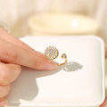 TikTok Top Selling Premium Quality Daisy Flower Spinning Ring. 