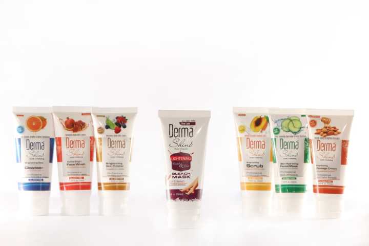 Derma%20Shine%20Pack%20of%207%20Facial%20kit%20And%20Pure%20Organic%20Lightening%20Hand%20&%20Feet%20B%20Mask%2070%20ml%20Total%207%20Pieces.%20-%20Image%202