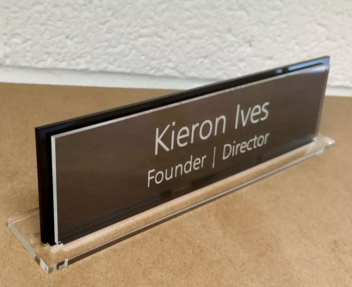 Acrylic%20Desk%20Nameplate%20for%20Office%20and%20Schools%20-%20Customized%20and%20Engraved%20Name%20Plaque%20-%20Image%202