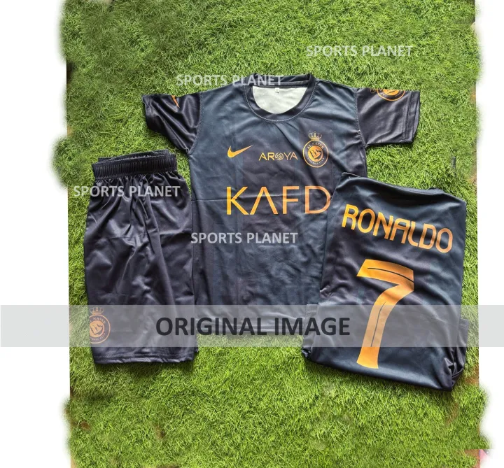 Kids%20Al%20Nassr%20C%20Ronaldo%20T-%20Shirt%20and%20Short%20Kit%20Football%202024%20Jersey%20-%20Image%203