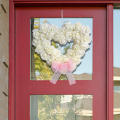 Home decor Heart-shaped wreath Delicate Pink White White rose wreath Heart-shaped Red Romantic Valentine's Day wreaths for Valentine's Day decoration Home decoration Wedding venue decor Gift for loved. 