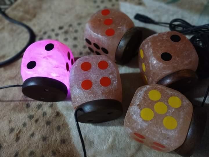 Ludo%20Dice%20Shaped%20Natural%20Himalayan%20Salt%20Lamp%20-%20Image%203