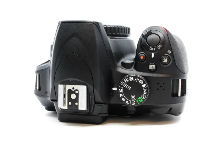 Nikon%20D3400%20DSLR%20Camera%20I%20Combo%20Kit%20-%20Image%203