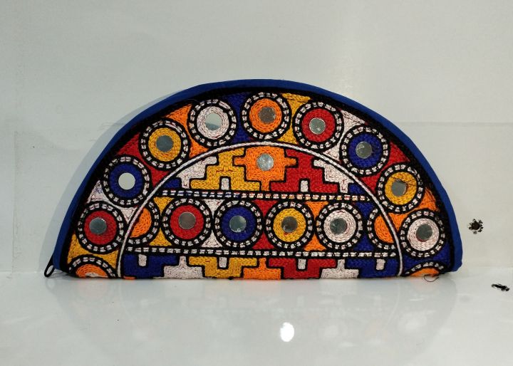 Traditional%20Half%20Moon%20Shaped%20Clutch%20Purse%20Size%209x5%20Inches%20Hand%20Made%20Embroided%20Mirror%20Work%20Pakistani%20Sindhi%20Handicraft%20for%20Females%20-%20Image%204