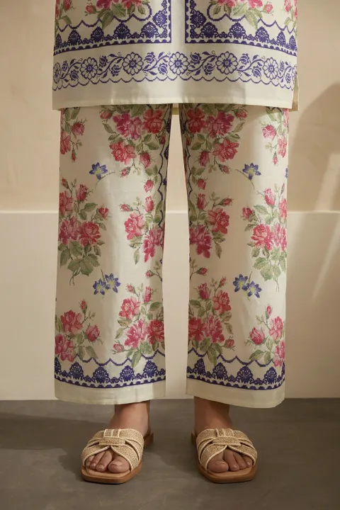 Zellbury%20Stitched%20Summer%202%20Piece%20Textured%20Lawn%20Kurta%20Trouser%20-%202607%20Cambric%20Trouser%20RTW%20-%20Stitched%20Suit%20For%20Women%20-%20Dress%20For%20Girls%20-%20Women%20Pret%20-%20Summer%20'1.0%20-%20Essential%20Pret%20Collection-2026%20-%20Image%204