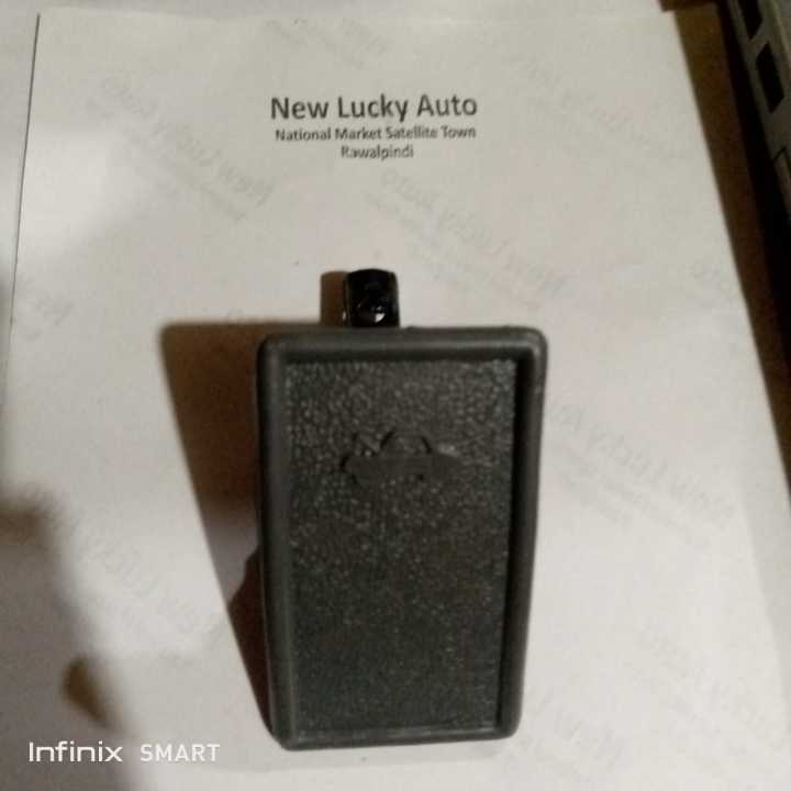 Suzuki%20Mehran%20Bonnet%20Oppener%20Car%20Repair%20Tools%20Metal%20-%20Image%204