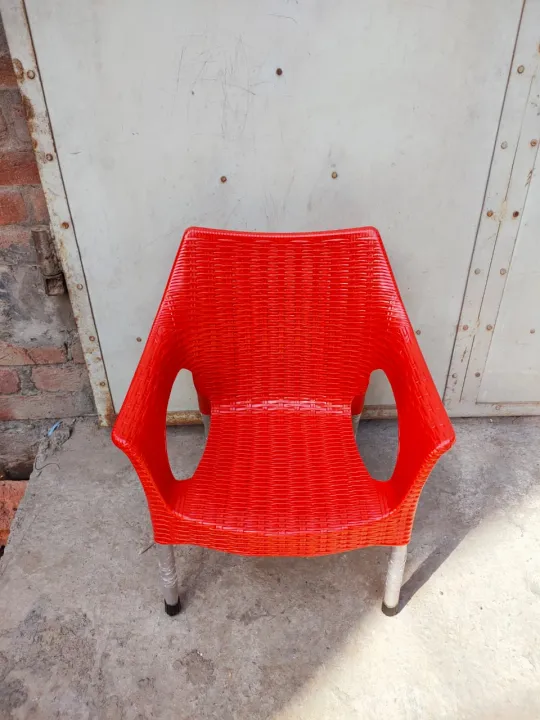 Plastic%20Chairs%20Set%20(Set%20of%206%20Chairs%20+%201%20Table)%20-%20Image%203