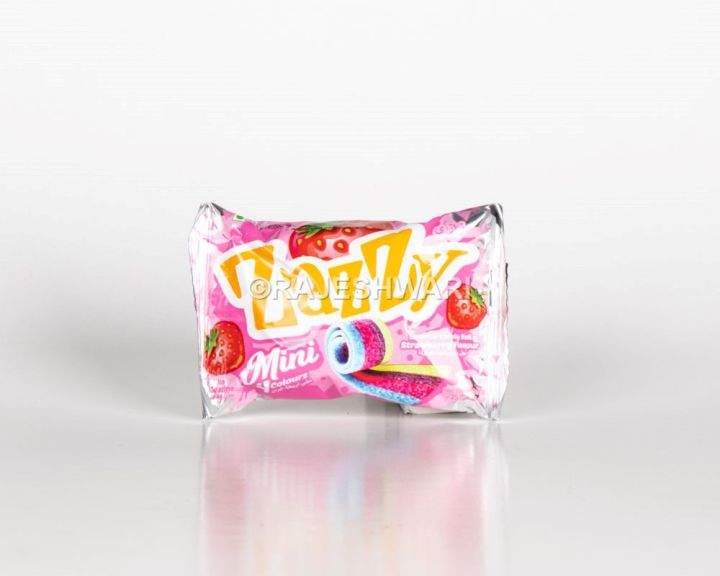 Zazzy Licorice Candy Roll Mini Strawberry 25g one sachet