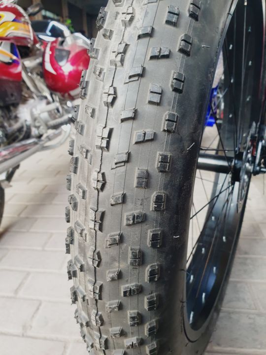 Fat%20Tyre%20Bike%20by%20PLUS%20-%20Adventure%20Redefined,%2021%20Speed,%20Shimano%20Gears,%20Front%20shock%20double%20disk%2010%20gears,%2026%20Inches,%20Aluminum%20Frame%20-%20Image%206