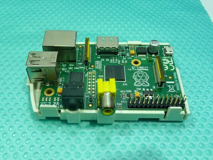 Raspberry%20Pi%20-%20Model%20B%20in%20Original%20Respberry%20CASE%20-%20Image%202