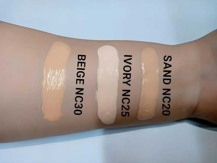 Lumera%20Mineralize%20Moisture%20SPF%2015%20Foundation%20Tube%20-%20Flawless%20Matte%20Finish%20&%20UV%20Protection%20-%20Image%204