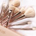 ICONIC LONDON MAKEUP BRUSH SET. 