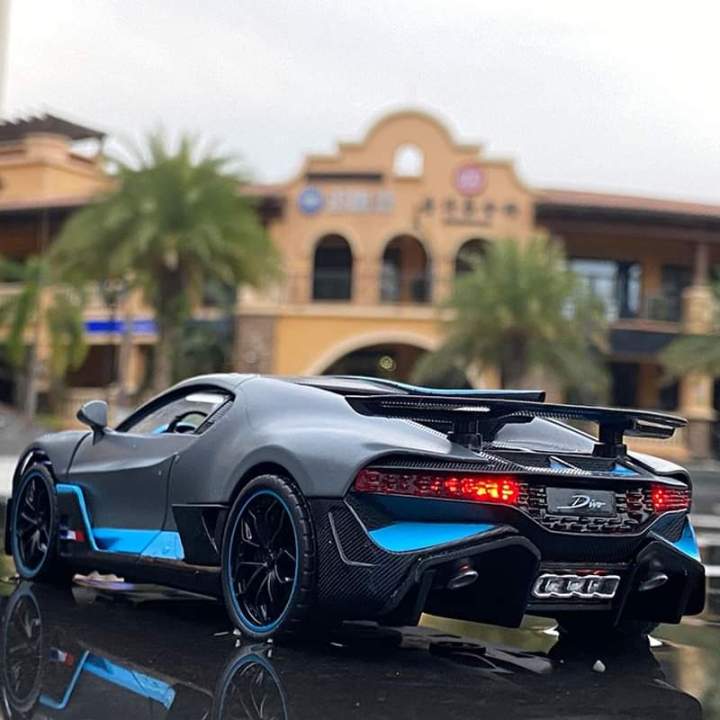 1:32 Bugatti Divo with lights and sound openabale doors - highly detailed and realistic model