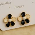 🌸 Elegant Black & White Flower Earrings 🌼✨ Golden Edge | Shiny Pearl Center 🤍🖤 Perfect for Every Day 🗓️ | Trendy, Chic & Classy 💫🎀 Gift-Ready 🎁 | Add Floral Glam to Any Look! 🌺💎. 