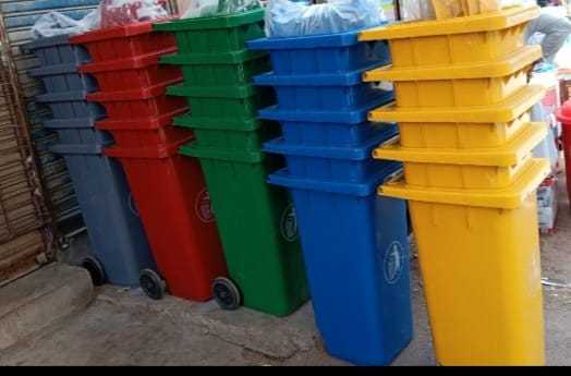 Garbage%20dustbin%20120%20LITER%20large%20size/Dustbin%20120%20liter%20with%20wheel%20/%20dustbin%20big%20size%20-%20Image%203