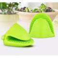 2 pcs Silicon pot holder - silicon oven mitts , heat resistant gloves , kitchen accessories anti slip baking mitts , silicon hot pot holders , best Kitchen tool. 