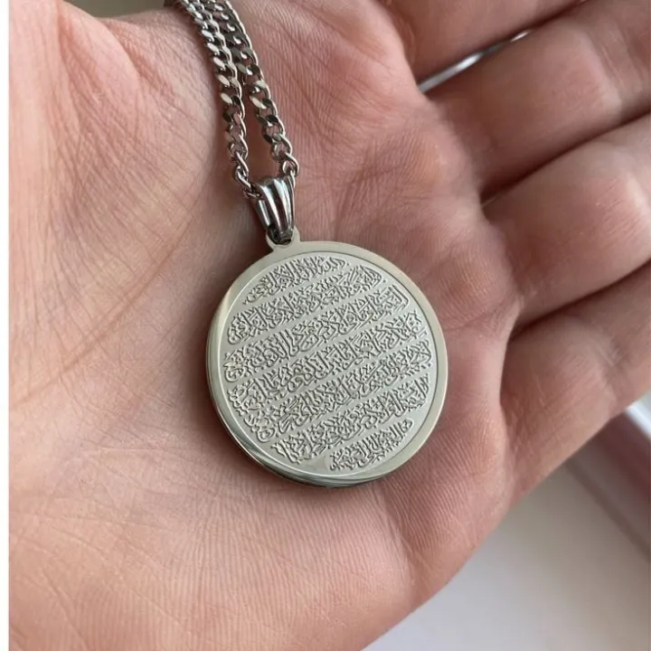 Ayat-ul-kursi%20necklace%20%7C%20Ayat-ul-kursi%20Pendant%20%7C%20Ayat-ul-kursi%20%20for%20Men%20and%20Women%20%20Calligraphy%20Qurani%20Verse%20Locket%20%7C%20islamic%20jewellery%20%7C%20Perfect%20Gift%20for%20Friends%20-%20Image%204