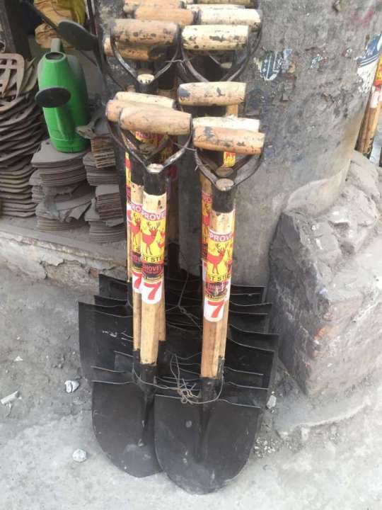 High%20Quality%20Garden%20Spade%20Shovel%20Belcha%20with%20Wooden%20Handle%20Heavy%20Duty%20Agricultural%20Tool%20Strong%20Wooden%20Handle%20For%20Digging%20-%20Image%205