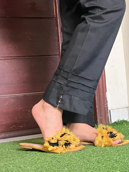 Classic%20Design%20Black%20Trouser%20for%20women%20-%20Image%203